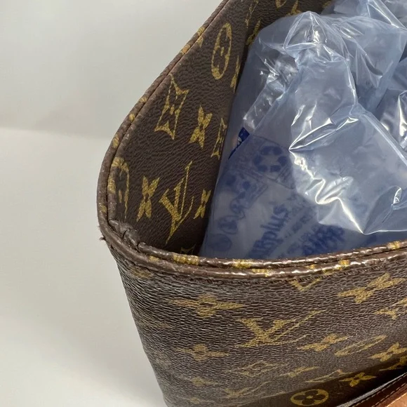 LOUIS VUITTON Monogram Canvas Sac
Shopping Tote - Picture 3 of 16